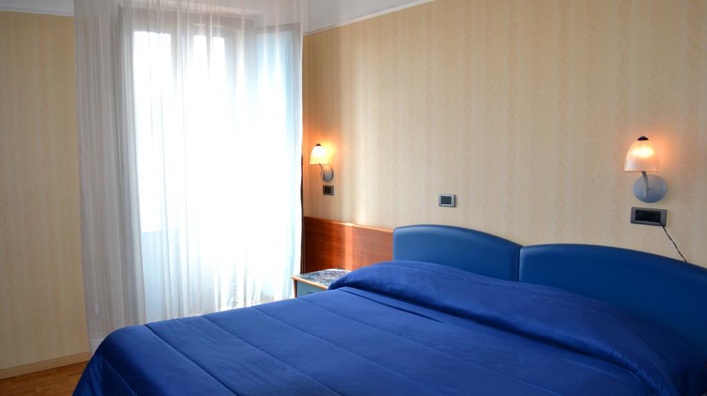 Two Connecting Double Rooms,328396540:JPEG